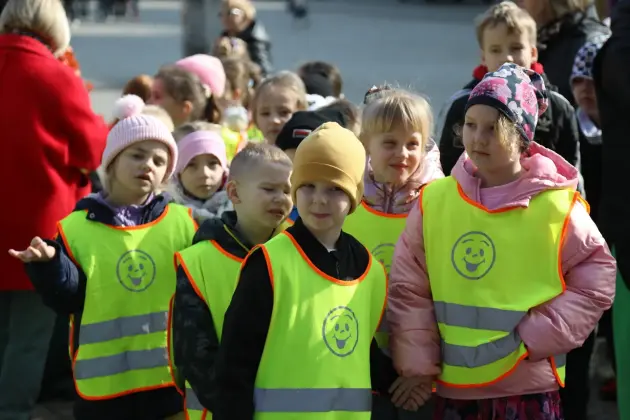 Wiosna przyszła do Lęborka! Setki dzieci w barwnym korowodzie