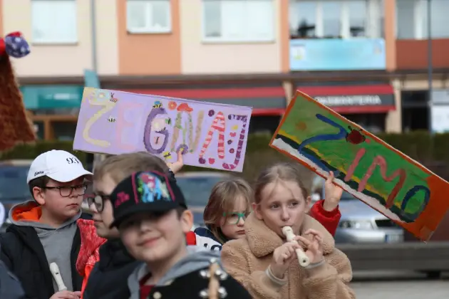 Wiosna przyszła do Lęborka! Setki dzieci w barwnym korowodzie
