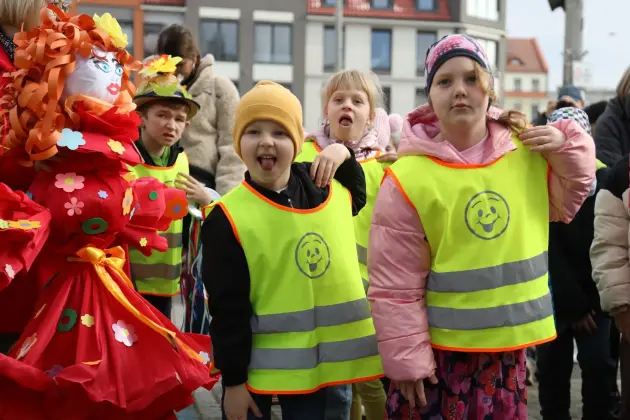 Wiosna przyszła do Lęborka! Setki dzieci w barwnym korowodzie