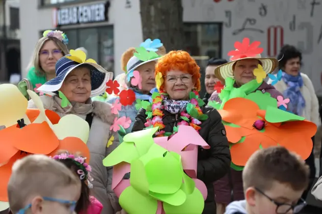 Wiosna przyszła do Lęborka! Setki dzieci w barwnym korowodzie