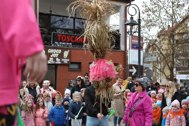 Wiosna przyszła do Lęborka! Setki dzieci w barwnym korowodzie