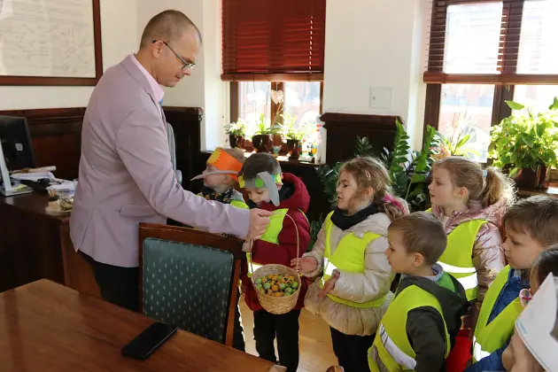 Świąteczna radość w ratuszu – wyjątkowi goście z „Piątki”