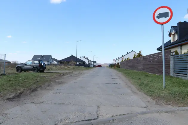 Asfalt zamiast płyt na ulicy Strzelców Podhalańskich