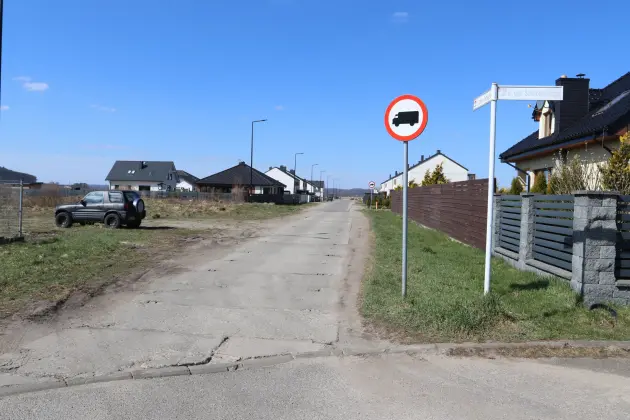 Asfalt zamiast płyt na ulicy Strzelców Podhalańskich