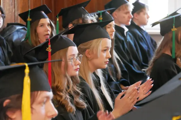 Maturzyści I LO żegnają szkołę - 154 uczniów gotowych na najważniejszy egzamin