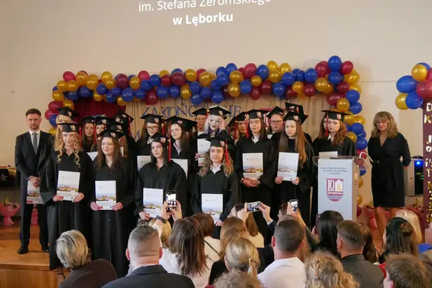 Maturzyści I LO żegnają szkołę - 154 uczniów gotowych na najważniejszy egzamin