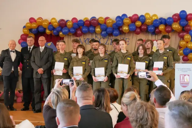 Maturzyści I LO żegnają szkołę - 154 uczniów gotowych na najważniejszy egzamin