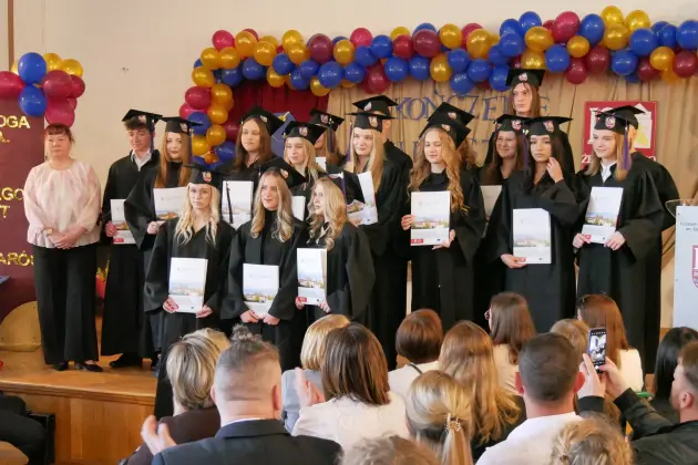 Maturzyści I LO żegnają szkołę - 154 uczniów gotowych na najważniejszy egzamin