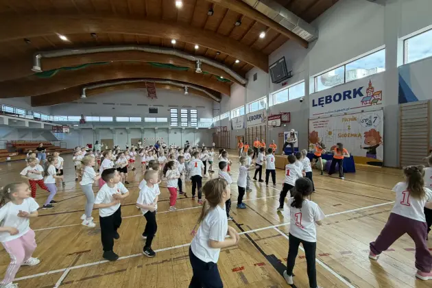 Wszyscy na podium – w SP 7 wyjątkowy piknik sportowy lęborskich zerówek