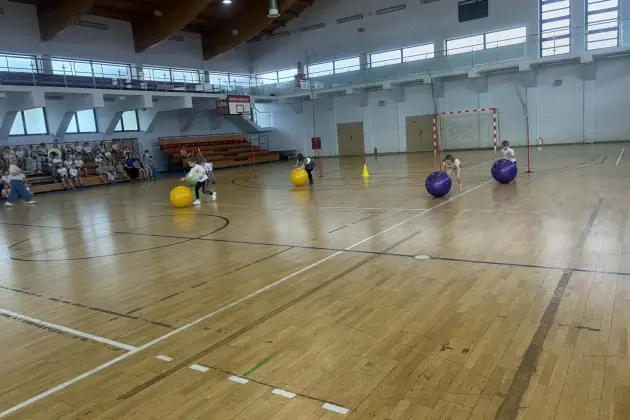 Wszyscy na podium – w SP 7 wyjątkowy piknik sportowy lęborskich zerówek