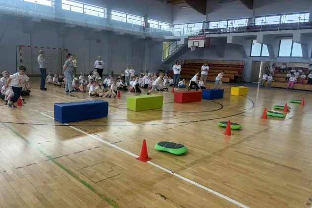 Wszyscy na podium – w SP 7 wyjątkowy piknik sportowy lęborskich zerówek