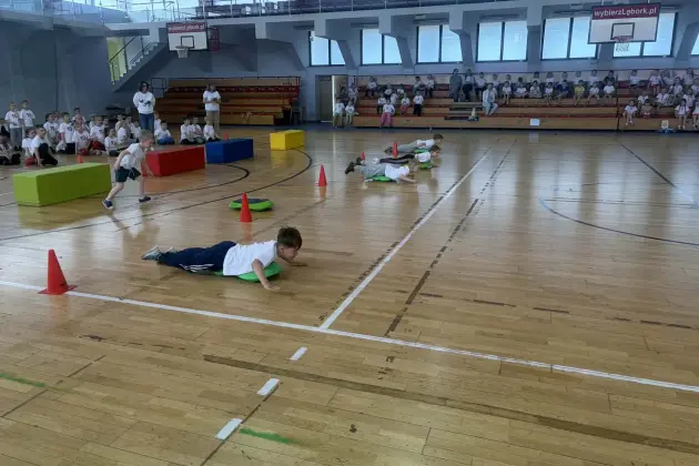 Wszyscy na podium – w SP 7 wyjątkowy piknik sportowy lęborskich zerówek
