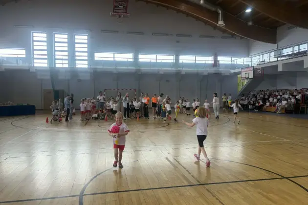Wszyscy na podium – w SP 7 wyjątkowy piknik sportowy lęborskich zerówek