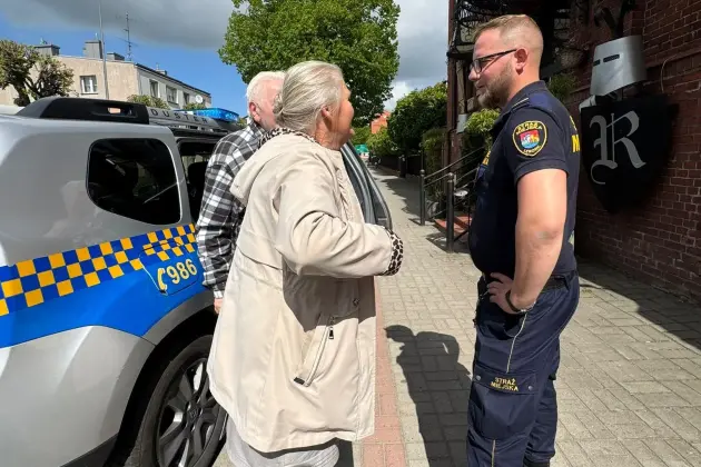 Strażnicy miejscy pomogli zagubionemu seniorowi w Lęborku