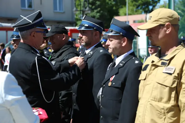Strażackie święto w Lęborku. Awanse, odznaczenia i nowe pojazdy dla służb