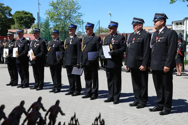 Strażackie święto w Lęborku. Awanse, odznaczenia i nowe pojazdy dla służb