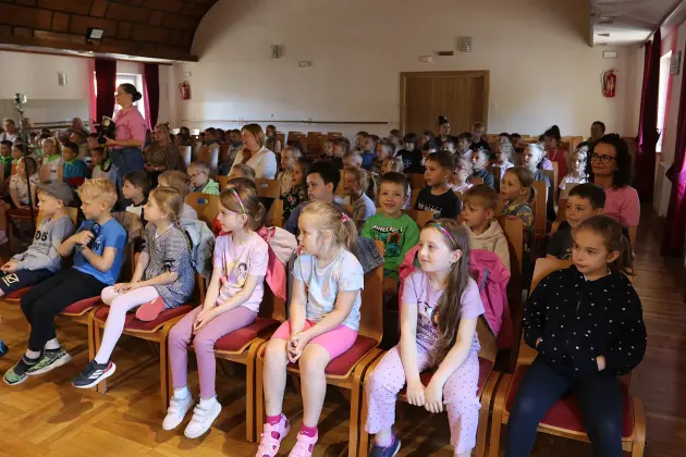 „Shrek” na scenie - rodzice i nauczyciele wystąpili dla przedszkolaków