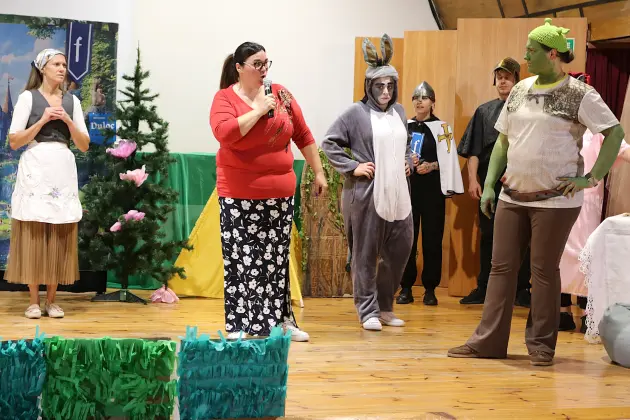 „Shrek” na scenie - rodzice i nauczyciele wystąpili dla przedszkolaków