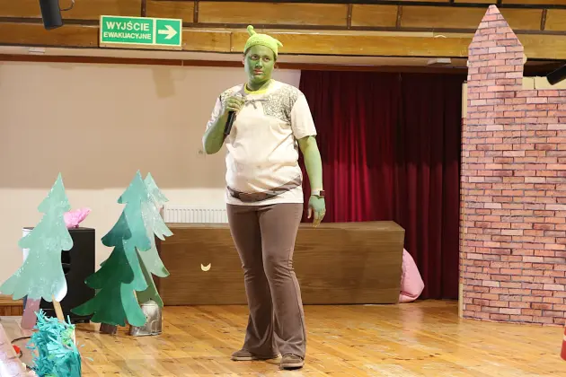 „Shrek” na scenie - rodzice i nauczyciele wystąpili dla przedszkolaków