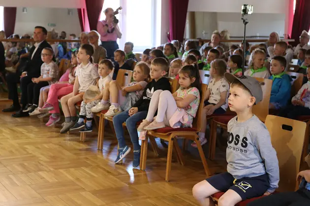 „Shrek” na scenie - rodzice i nauczyciele wystąpili dla przedszkolaków