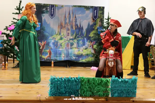 „Shrek” na scenie - rodzice i nauczyciele wystąpili dla przedszkolaków