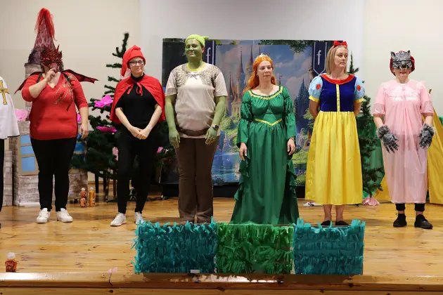 „Shrek” na scenie - rodzice i nauczyciele wystąpili dla przedszkolaków