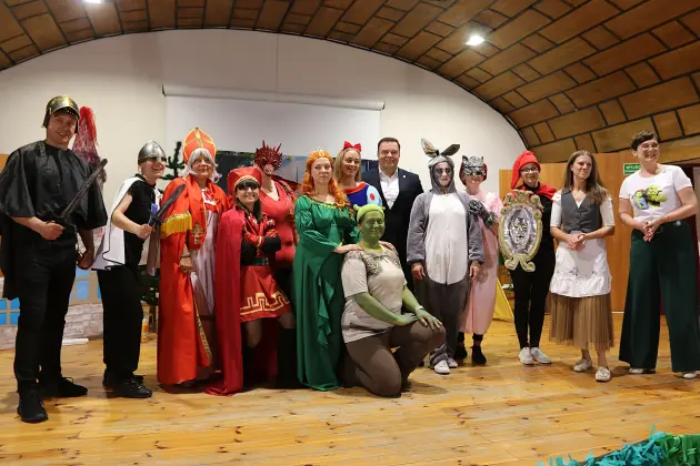 „Shrek” na scenie - rodzice i nauczyciele wystąpili dla przedszkolaków