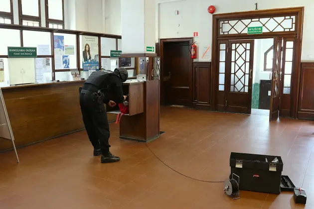 Alarm bombowy w Urzędzie Miejskim w Lęborku. Służby ćwiczyły reakcję na poważne zagrożenie