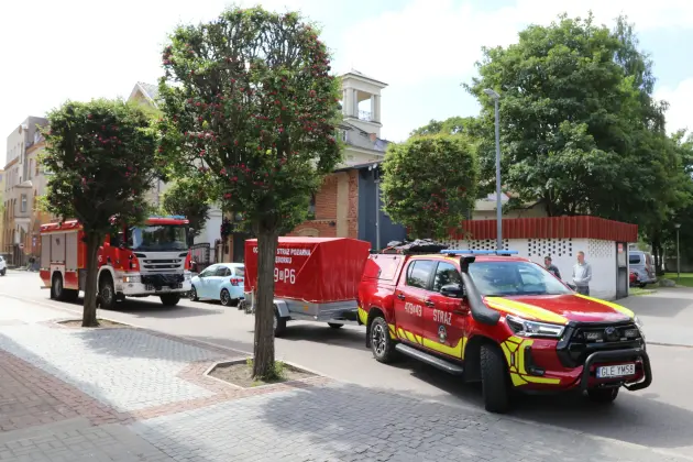 Alarm bombowy w Urzędzie Miejskim w Lęborku. Służby ćwiczyły reakcję na poważne zagrożenie