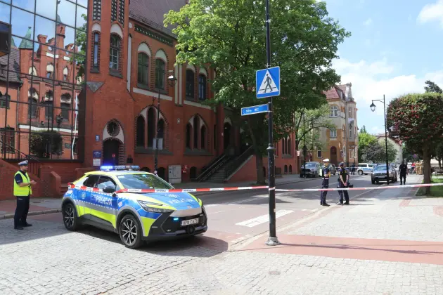 Alarm bombowy w Urzędzie Miejskim w Lęborku. Służby ćwiczyły reakcję na poważne zagrożenie