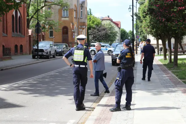 Alarm bombowy w Urzędzie Miejskim w Lęborku. Służby ćwiczyły reakcję na poważne zagrożenie
