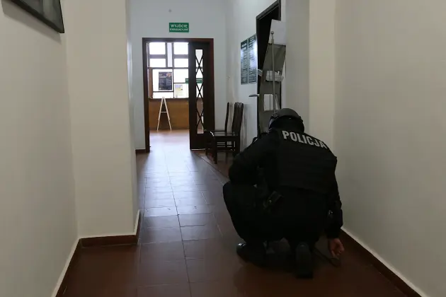 Alarm bombowy w Urzędzie Miejskim w Lęborku. Służby ćwiczyły reakcję na poważne zagrożenie