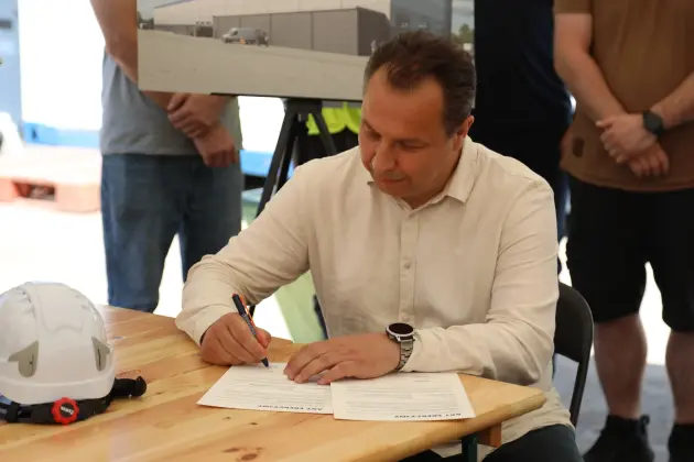 ROBEX inwestuje w przyszłość. Wmurowano kamień węgielny pod nową halę
