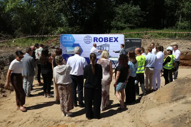 ROBEX inwestuje w przyszłość. Wmurowano kamień węgielny pod nową halę