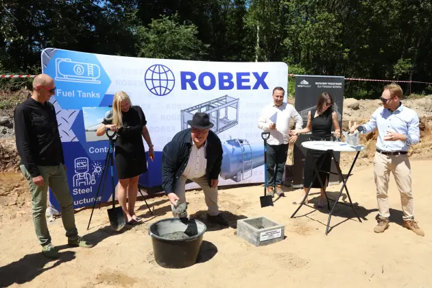 ROBEX inwestuje w przyszłość. Wmurowano kamień węgielny pod nową halę