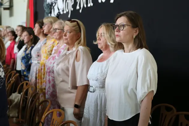 Ostatni dzwonek i nowe wyzwania – absolwenci SP 8 zakończyli naukę