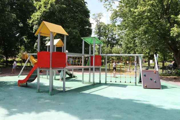 Plac zabaw w Parku im. Mieczysława Michalskiego gotowy na najmłodszych