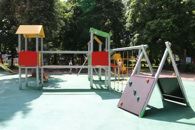 Plac zabaw w Parku im. Mieczysława Michalskiego gotowy na najmłodszych