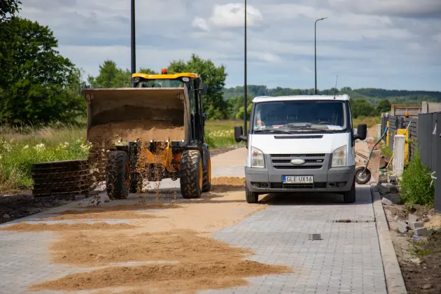Nowa droga, chodniki i lepszy dojazd. Trwa rozbudowa ul. Sudeckiej