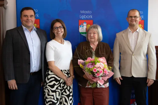 Ewa Kłosowska z prestiżowym wyróżnieniem „Pomorskie dla Seniorów”. Gratulacje w lęborskim ratuszu