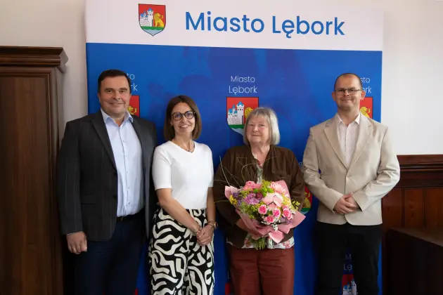 Ewa Kłosowska z prestiżowym wyróżnieniem „Pomorskie dla Seniorów”. Gratulacje w lęborskim ratuszu
