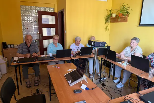 40 lęborskich seniorów zdobyło praktyczne umiejętności korzystania z e-usług