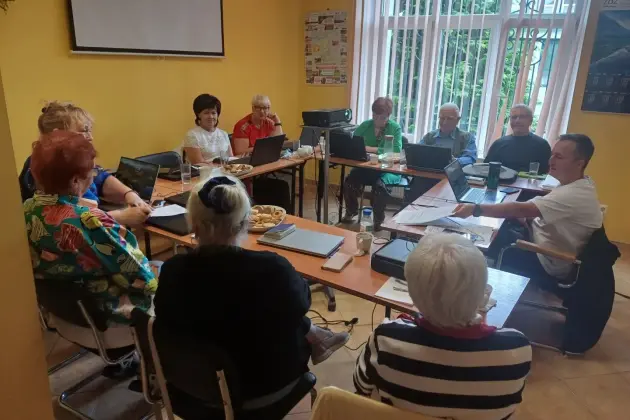 40 lęborskich seniorów zdobyło praktyczne umiejętności korzystania z e-usług