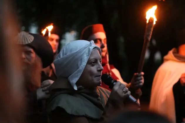 Deszcz nie przeszkodził w spotkaniu z historią. Spacer z duchami Krzyżaków za nami
