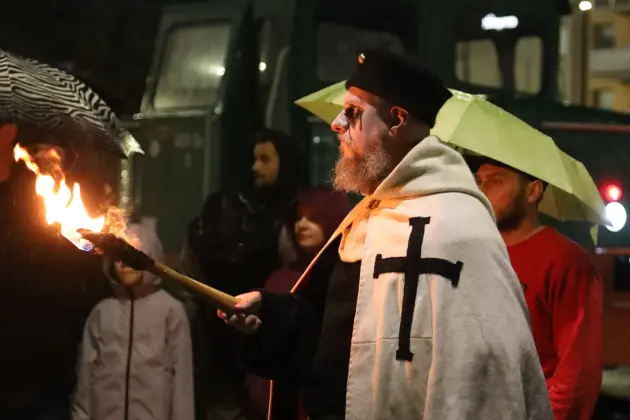 Deszcz nie przeszkodził w spotkaniu z historią. Spacer z duchami Krzyżaków za nami