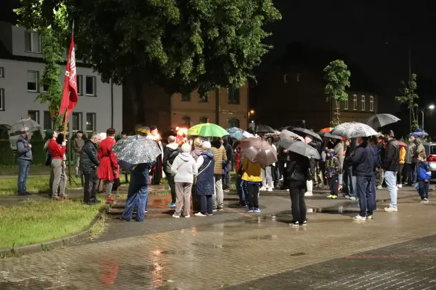 Deszcz nie przeszkodził w spotkaniu z historią. Spacer z duchami Krzyżaków za nami