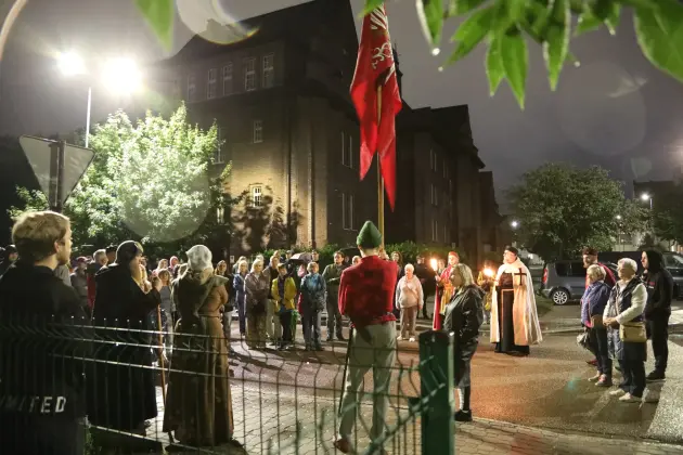 Deszcz nie przeszkodził w spotkaniu z historią. Spacer z duchami Krzyżaków za nami