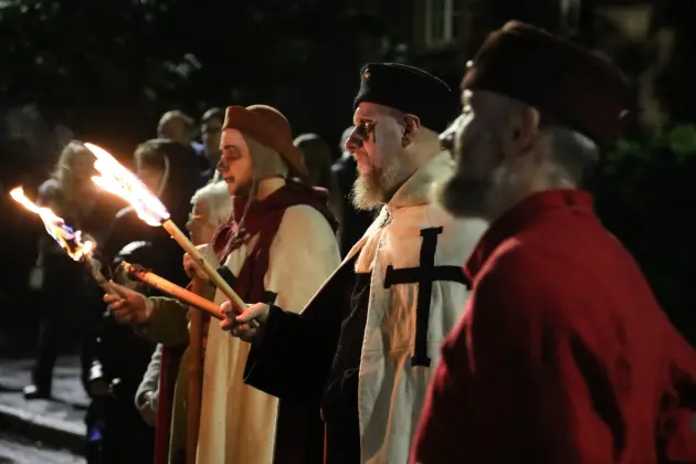 Deszcz nie przeszkodził w spotkaniu z historią. Spacer z duchami Krzyżaków za nami