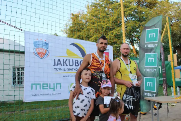 Emocje do ostatniej piłki. 18. Jakubowy Turniej Siatkówki Plażowej zakończony zwycięstwem duetu z Rumi