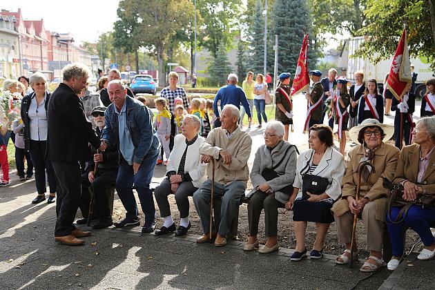 Dzień Sybiraka. Kwiaty i znicze pod Pomnikiem Zesłańców Sybiru